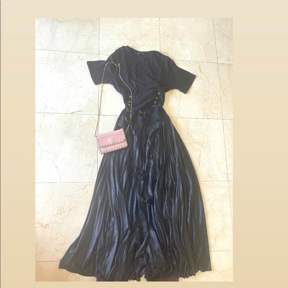 BCBGMaxAzria Dresses & Skirts - BCBG MaxAzria pleated Maxi Skirt